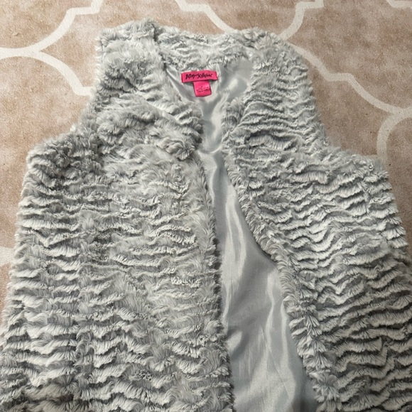 WOMENs Betsey Johnson Gray Faux Fur vest - Picture 4 of 6